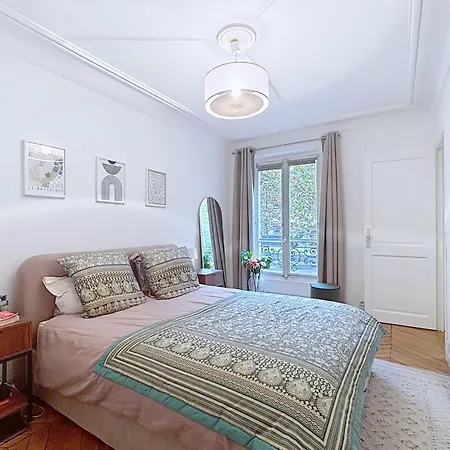 Апартаменты Elegant Near Bastille Париж